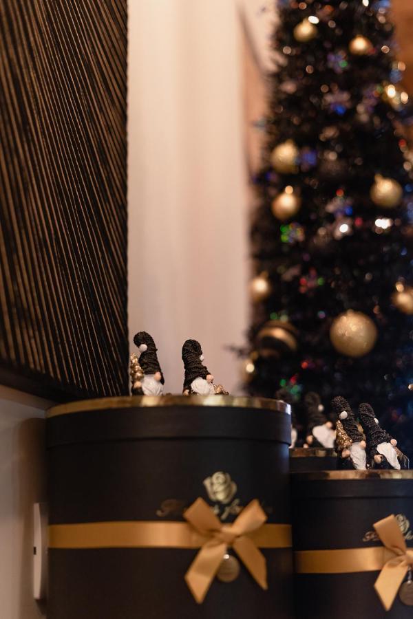 Le Boutique Luxury Rooms Diffused In Historic Center Fiumicino Bagian luar foto