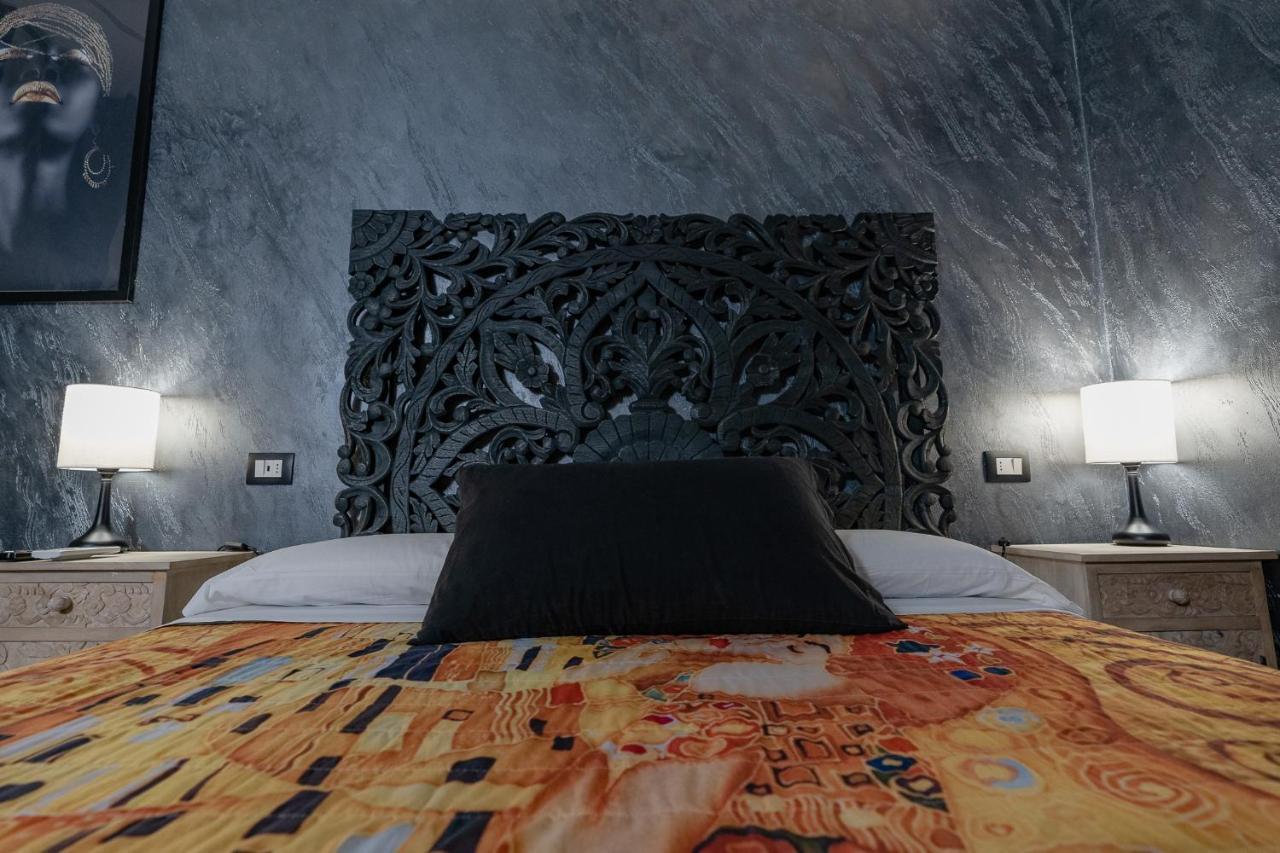 Le Boutique Luxury Rooms Diffused In Historic Center Fiumicino Bagian luar foto