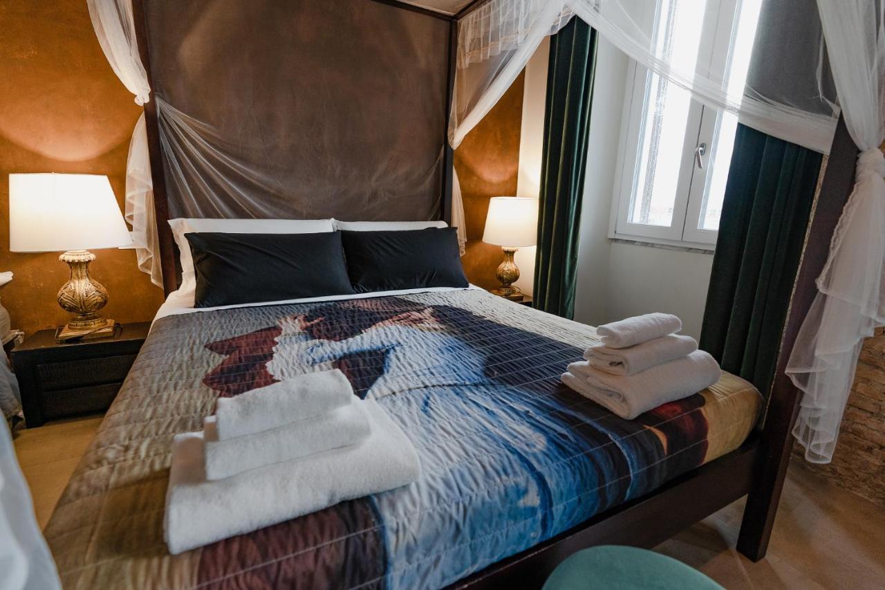 Le Boutique Luxury Rooms Diffused In Historic Center Fiumicino Bagian luar foto