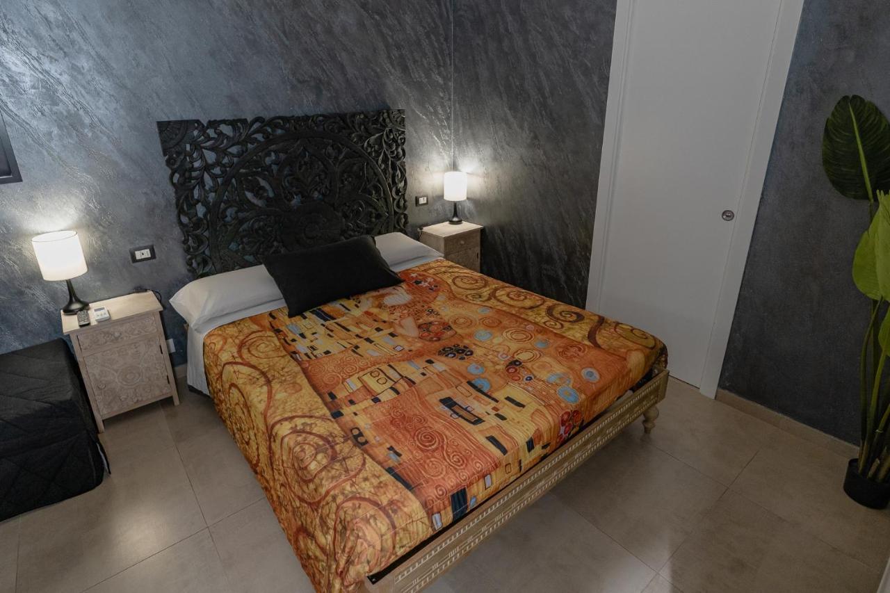 Le Boutique Luxury Rooms Diffused In Historic Center Fiumicino Bagian luar foto
