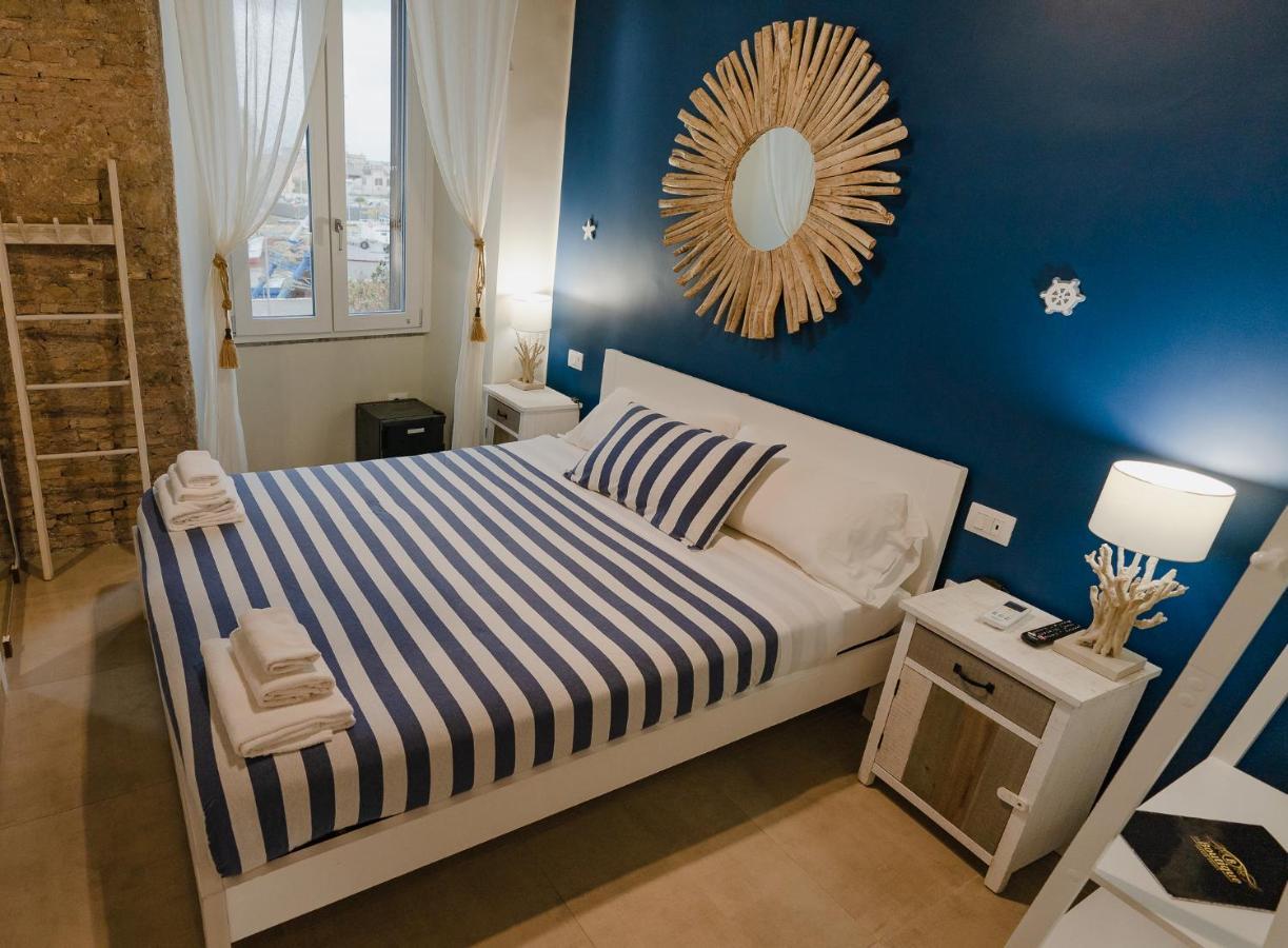 Le Boutique Luxury Rooms Diffused In Historic Center Fiumicino Bagian luar foto