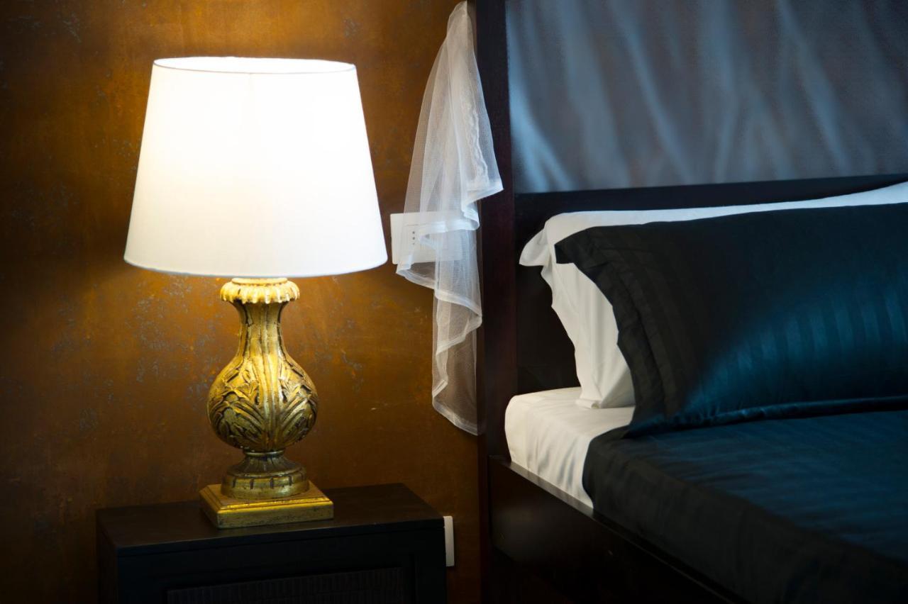 Le Boutique Luxury Rooms Diffused In Historic Center Fiumicino Bagian luar foto