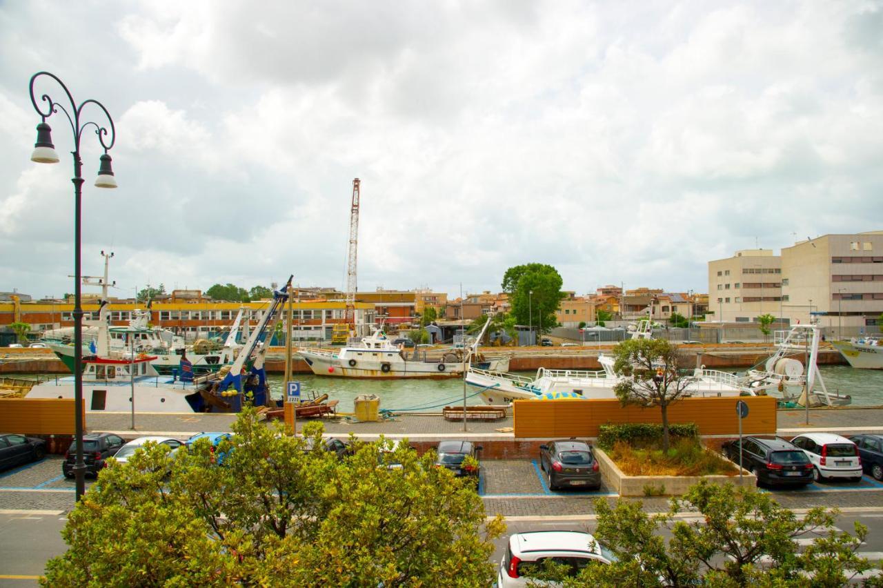 Le Boutique Luxury Rooms Diffused In Historic Center Fiumicino Bagian luar foto