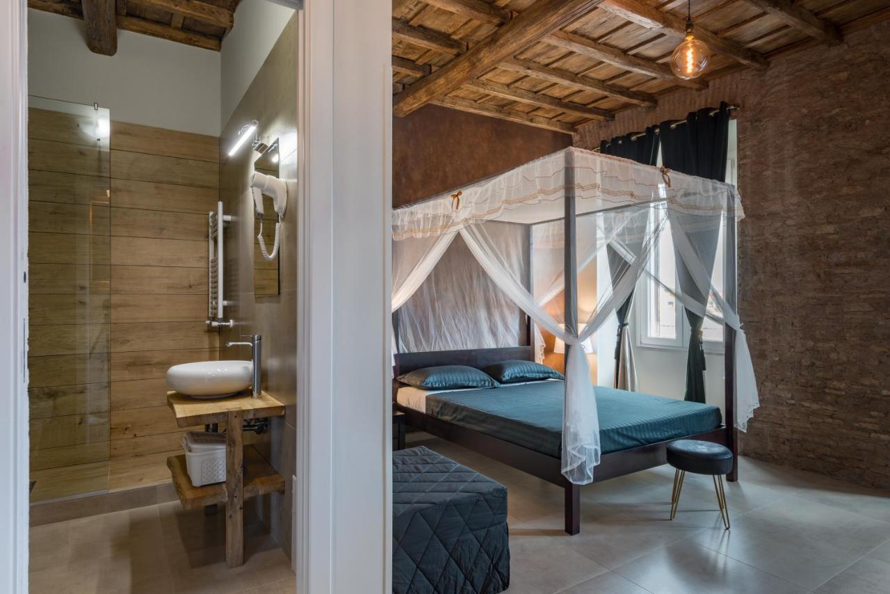 Le Boutique Luxury Rooms Diffused In Historic Center Fiumicino Bagian luar foto